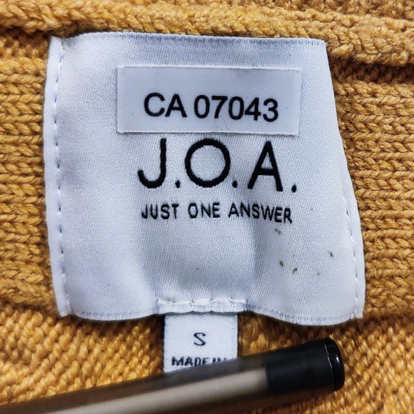 Knitted Mustard Heavy Turtleneck Sweater NWOT - Picture 4 of 5